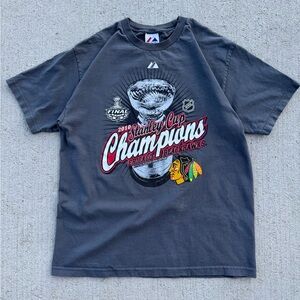 Majestic Chicago Blackhawks 2010 Stanley Cup Champions Grey  T Shirt - Mens L